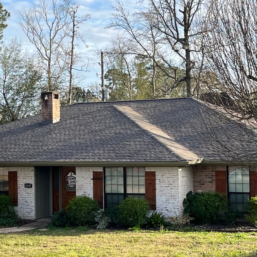 Residential shingle roof on a brick home